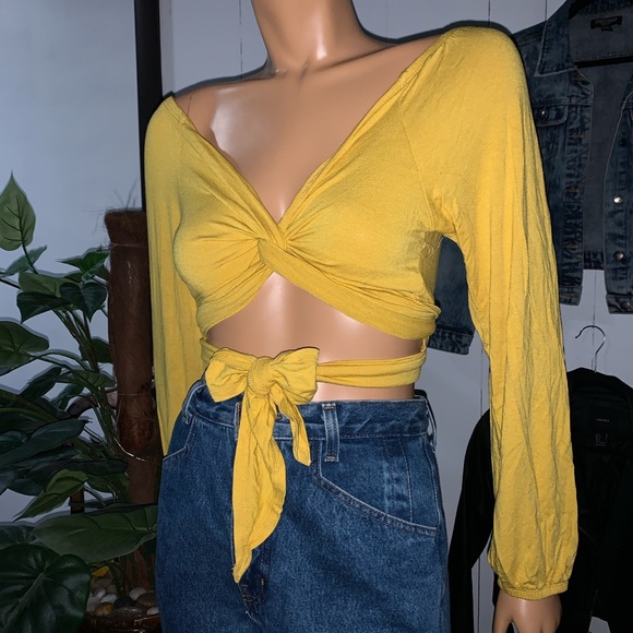 Yellow wrap-around crop top with peasant sleeves - Picture 1 of 4